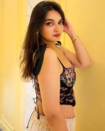 Chavi Housewife Escorts Kolkata