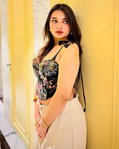 Chavi Housewife Escorts